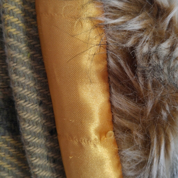 NWT Daytrip from thw Buckle, Plaid Gold Brown Faux Fur Collar, Pea Coat Medium - Picture 6 of 11